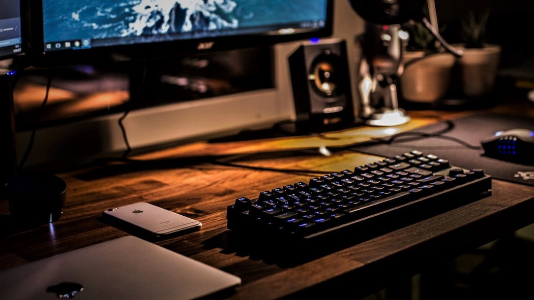 4k gaming setup with keyboard