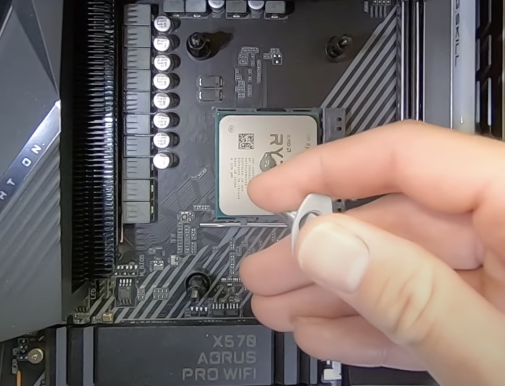 Applying the thermal paste on a Ryzen CPU. 